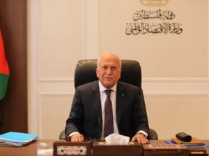 وزير الاقتصاد: أنظمة جديدة لضبط السوق وسط مخاوف من الإعسار